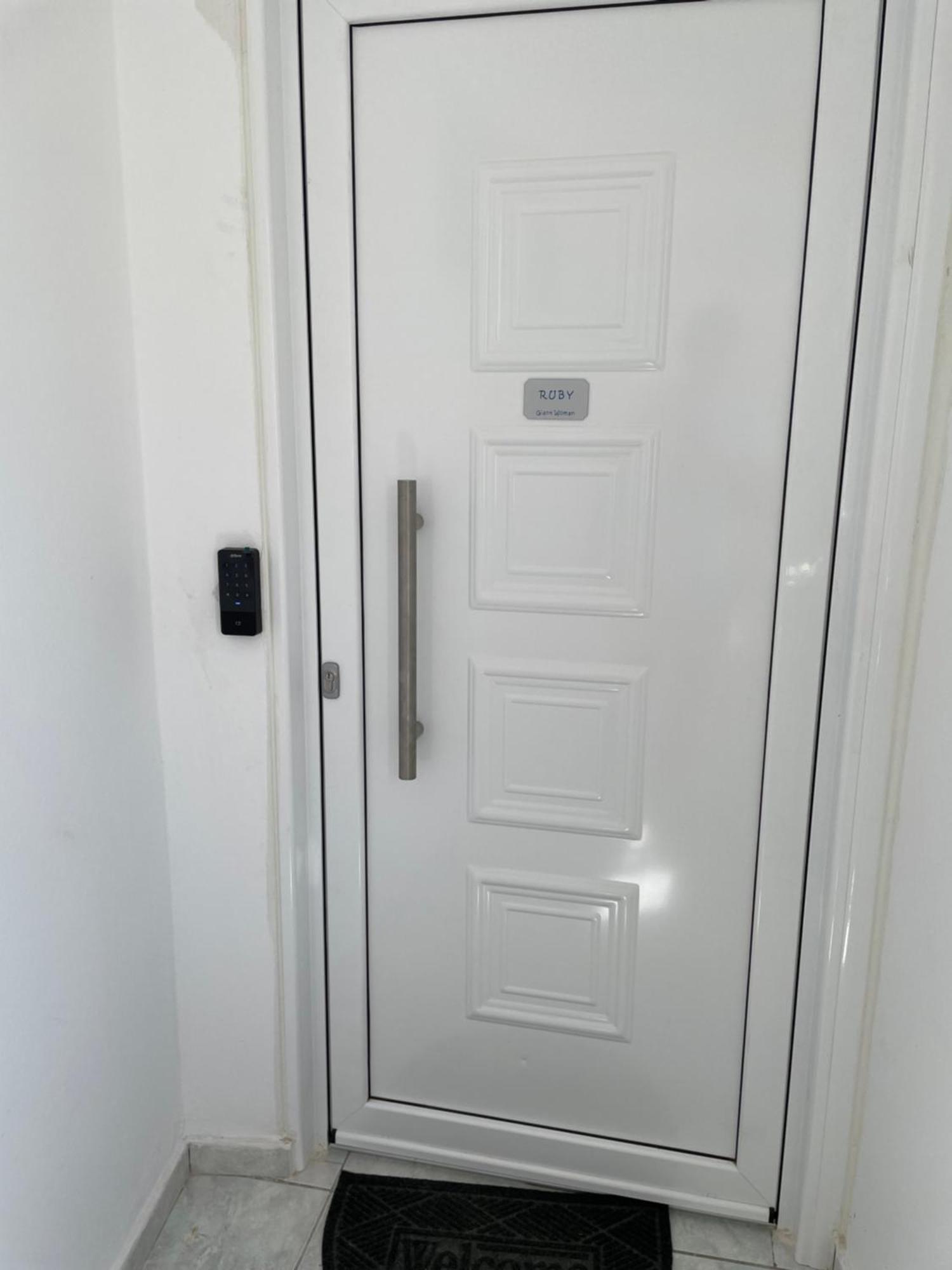 Giant Woman Apartman Cúcurosz Kültér fotó
